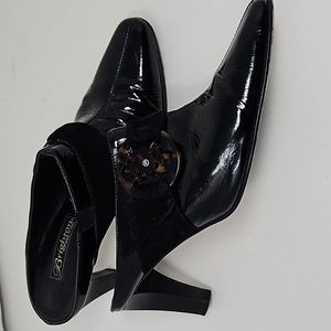 Brighton Patent Leather Mules Medallion  Suede Strap Size 8